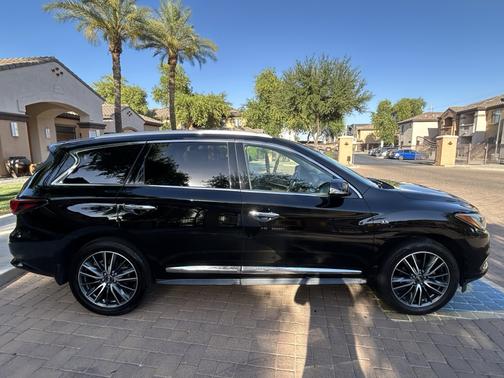 Black 2017 INFINITI QX60 Base