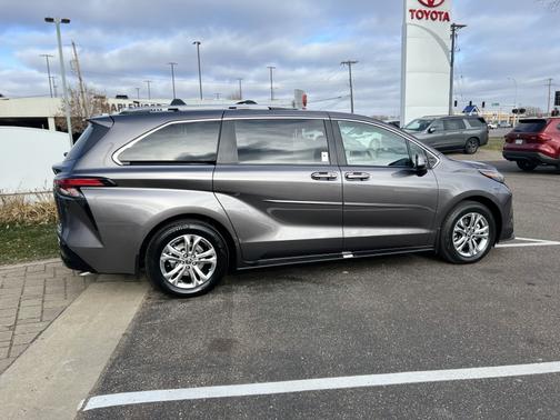 2024 Toyota Sienna Platinum