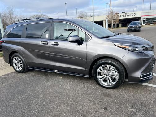 2024 Toyota Sienna Platinum
