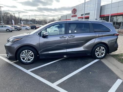 2024 Toyota Sienna Platinum
