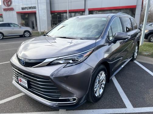 2024 Toyota Sienna Platinum