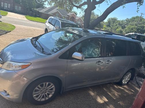 Gray 2017 Toyota Sienna XLE Premium