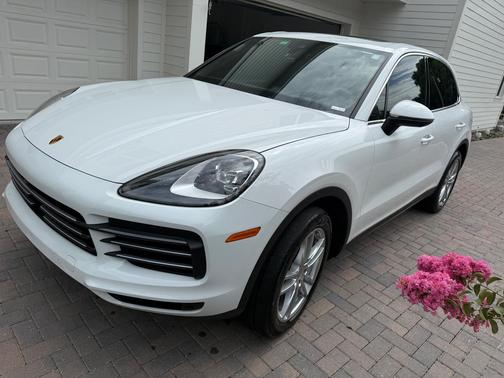 White 2023 Porsche Cayenne Cayenne Platinum Edition