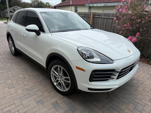 White 2023 Porsche Cayenne Cayenne Platinum Edition