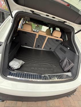 White 2023 Porsche Cayenne Cayenne Platinum Edition