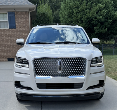 White 2024 Lincoln Navigator Reserve