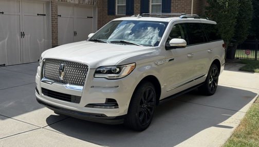 White 2024 Lincoln Navigator Reserve