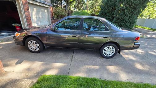 Gray 2000 Toyota Camry LE