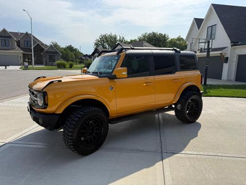 Orange 2022 Ford Bronco Outer Banks Advanced
