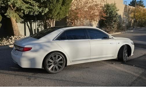 White 2017 Lincoln Continental Reserve