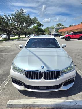 White 2018 BMW 750 i