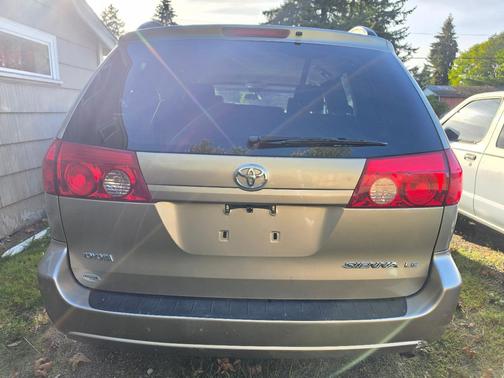 Gold 2008 Toyota Sienna CE