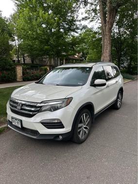 White 2018 Honda Pilot Elite