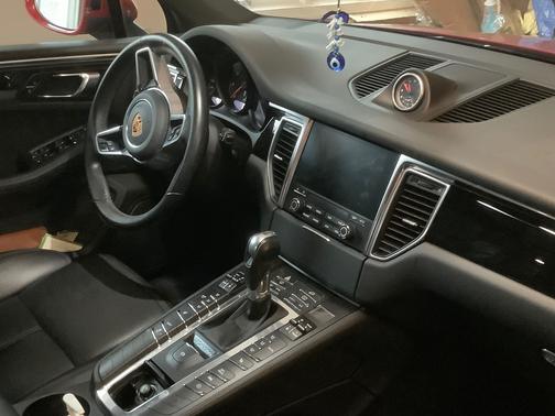 2018 Porsche Macan Macan