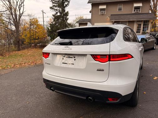 White 2018 Jaguar F-PACE 25t Premium
