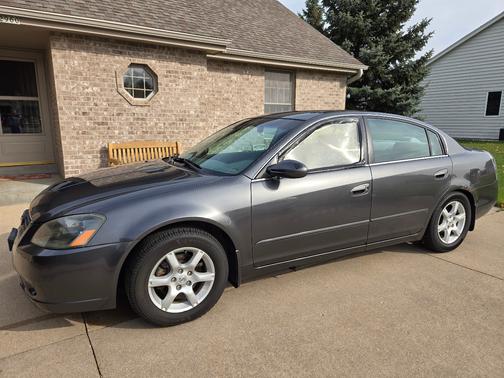 Gray 2005 Nissan Altima 2.5 S