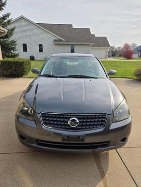 Gray 2005 Nissan Altima 2.5 S