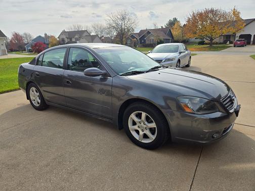 Gray 2005 Nissan Altima 2.5 S