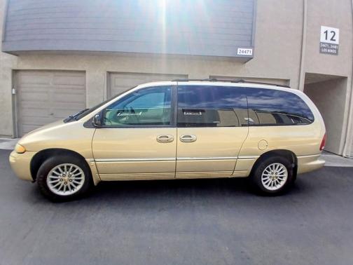 2000 Chrysler Town & Country LXi