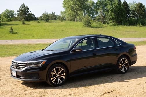 Black 2022 Volkswagen Passat 2.0T SE