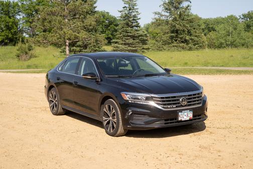 Black 2022 Volkswagen Passat 2.0T SE