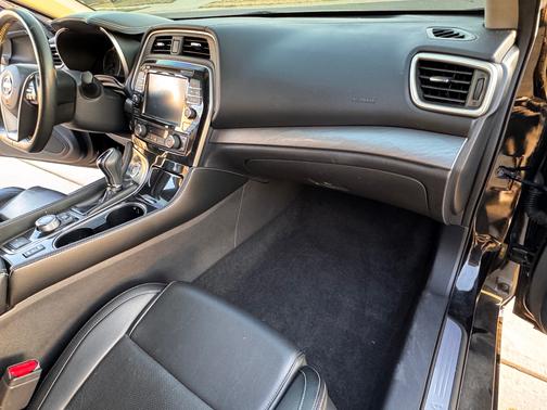 Black 2018 Nissan Maxima 3.5 SV