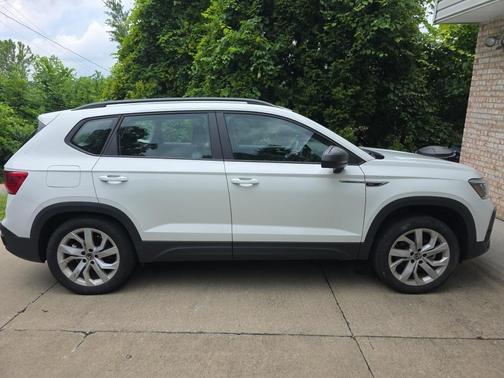 White 2023 Volkswagen Taos 1.5T S