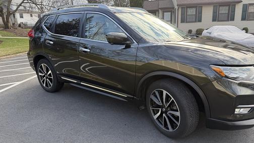Gray 2017 Nissan Rogue SL