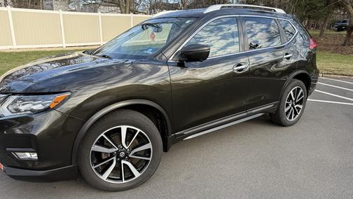Gray 2017 Nissan Rogue SL