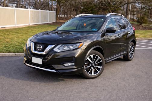 Gray 2017 Nissan Rogue SL