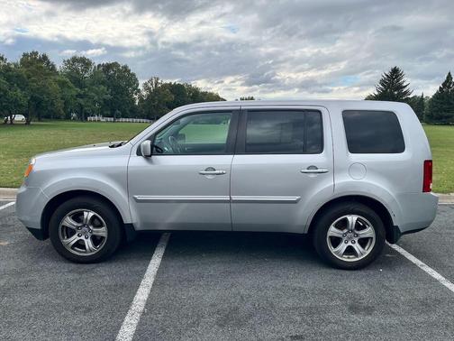 Silver 2013 Honda Pilot EX-L