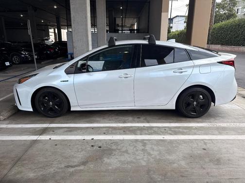 White 2021 Toyota Prius XLE