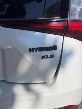White 2021 Toyota Prius XLE
