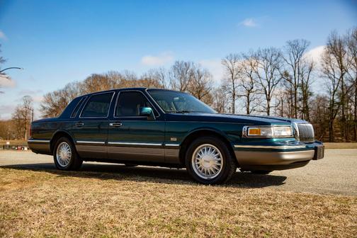 1997 Lincoln Town Car Signature