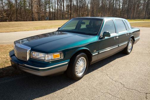 1997 Lincoln Town Car Signature