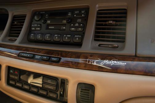 1997 Lincoln Town Car Signature