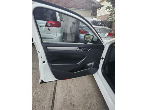 2015 Volkswagen Passat 1.8T Auto SE w/Sunroof & Nav