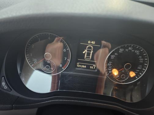 2015 Volkswagen Passat 1.8T Auto SE w/Sunroof & Nav