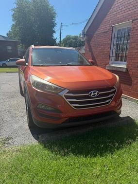 Orange 2017 Hyundai TUCSON SE