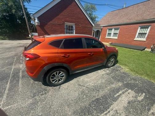 Orange 2017 Hyundai TUCSON SE