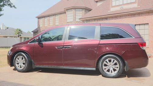 Red 2015 Honda Odyssey EX-L