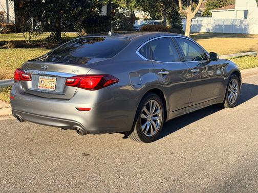 2018 INFINITI Q70 3.7 LUXE