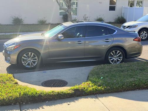 2018 INFINITI Q70 3.7 LUXE