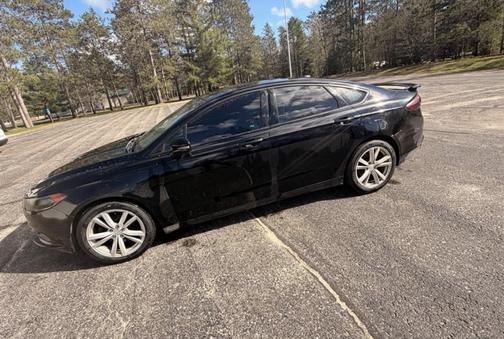 Black 2017 Ford Fusion SE