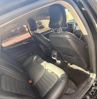 Black 2017 Ford Fusion SE
