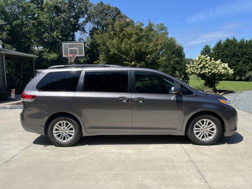 2012 Toyota Sienna XLE
