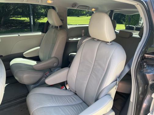 2012 Toyota Sienna XLE