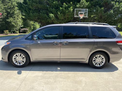 2012 Toyota Sienna XLE