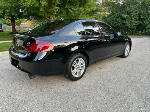 2015 INFINITI Q40 Base