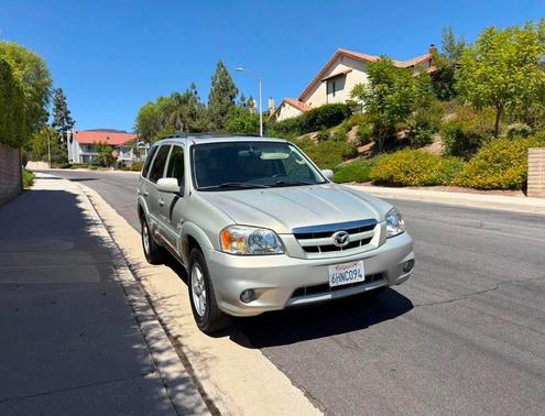 Silver 2005 Mazda Tribute s